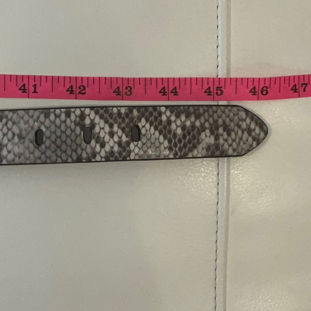NWT 🎉HOST PICK🎉 Calvin Klein Snake Print Belt - Size XL - Picture 8 of 16